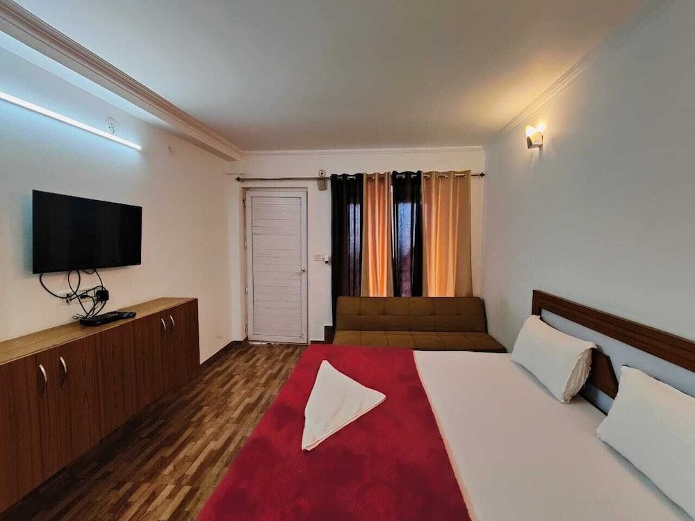 Economy Studio, 1 Bedroom, Balcony, Mountain View