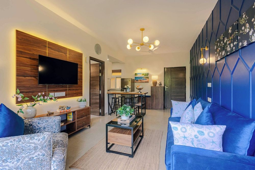 Alaya Stays 1 BHK with  Pool - Veera Marina Apartment, 1 Queen Bed, Balcony, Pool View 8