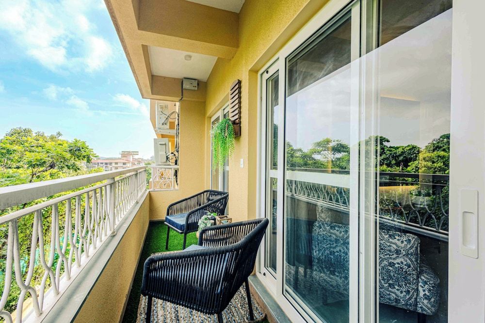 Alaya Stays 1 BHK with  Pool - Veera Marina Apartment, 1 Queen Bed, Balcony, Pool View 12