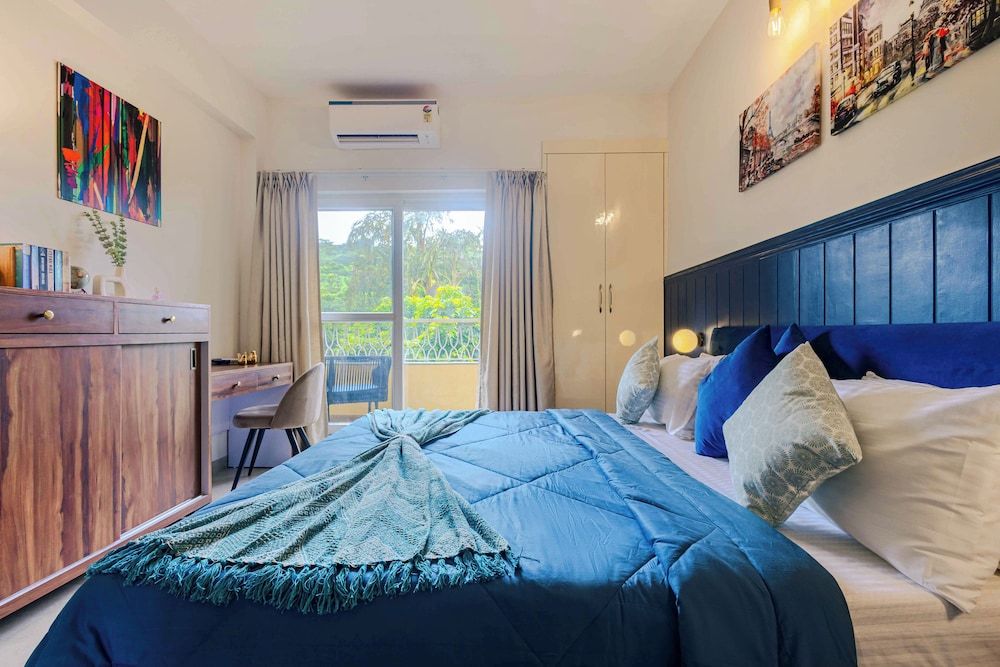 Alaya Stays 1 BHK with  Pool - Veera Marina Apartment, 1 Queen Bed, Balcony, Pool View 11