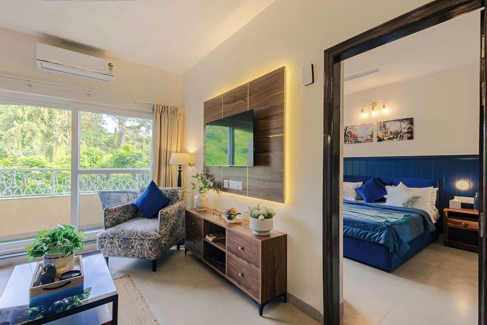 Alaya Stays 1 BHK with  Pool - Veera Marina Apartment, 1 Queen Bed, Balcony, Pool View 5