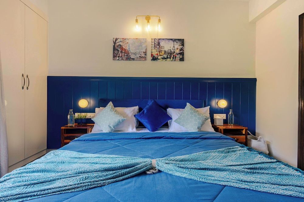 Alaya Stays 1 BHK with  Pool - Veera Marina Apartment, 1 Queen Bed, Balcony, Pool View 7