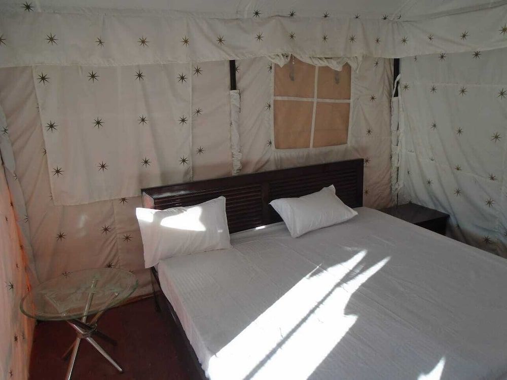 Deluxe Tent, 1 Queen Bed, Non Smoking, Hill View
