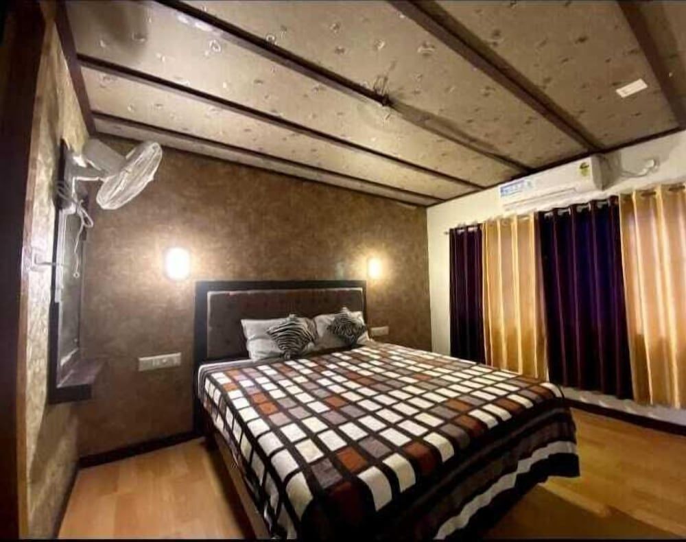 Honeymoon Boathouse Deluxe Double Room, Lake View 4