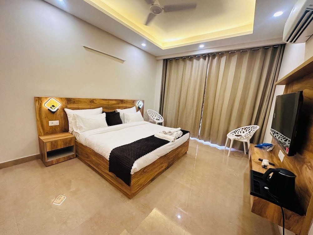 The Lodgers Luxury1BHK Service Apartment Luxury Apartment 3