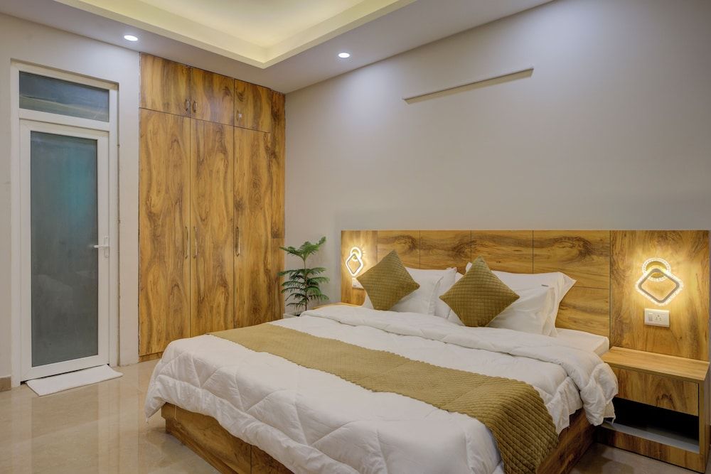 The Lodgers Luxury1BHK Service Apartment Luxury Apartment 2