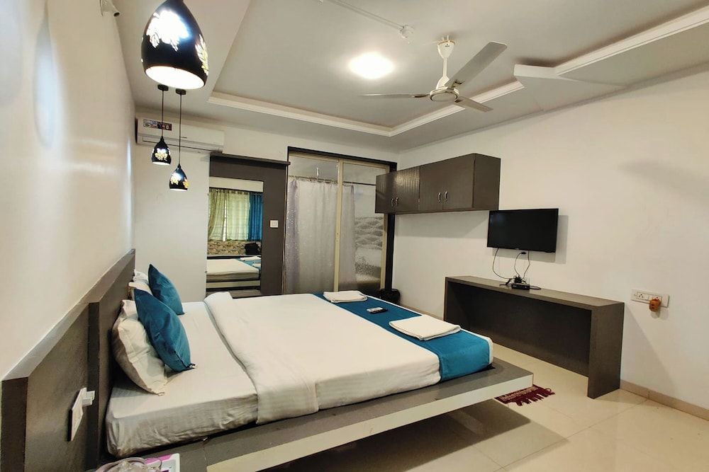 Strawberry Land Resort 7 BHK 4