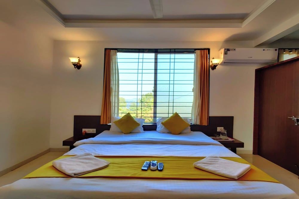 Strawberry Land Resort 7 BHK 8