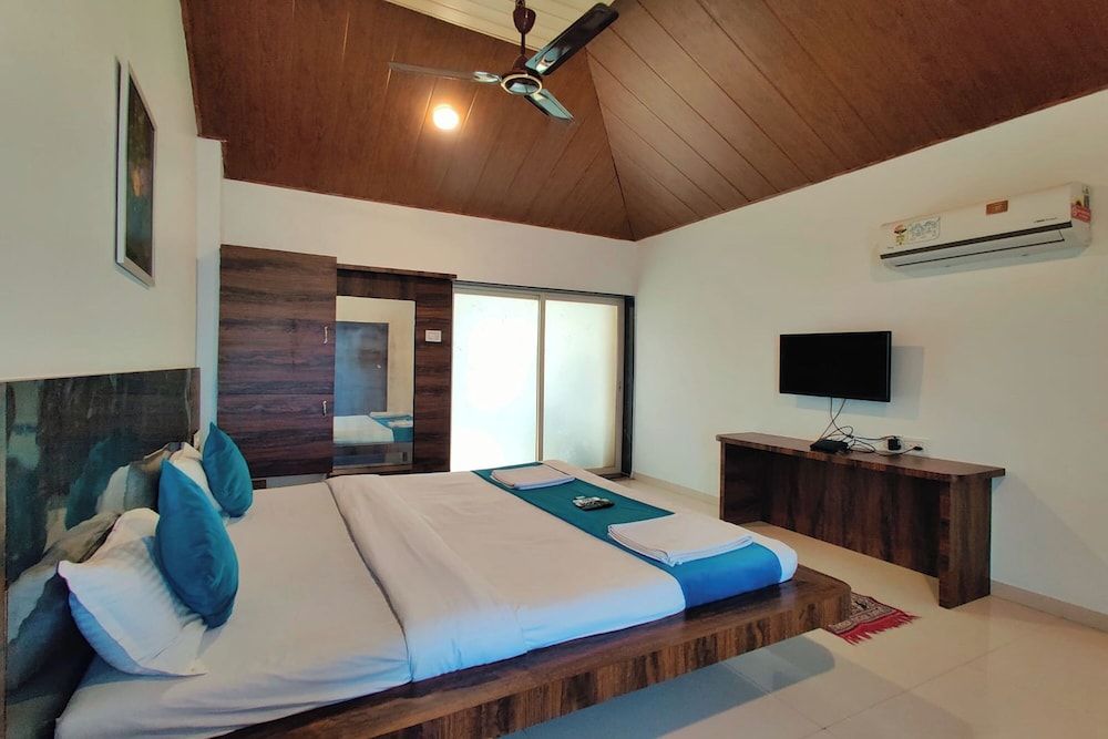 Strawberry Land Resort 7 BHK 9