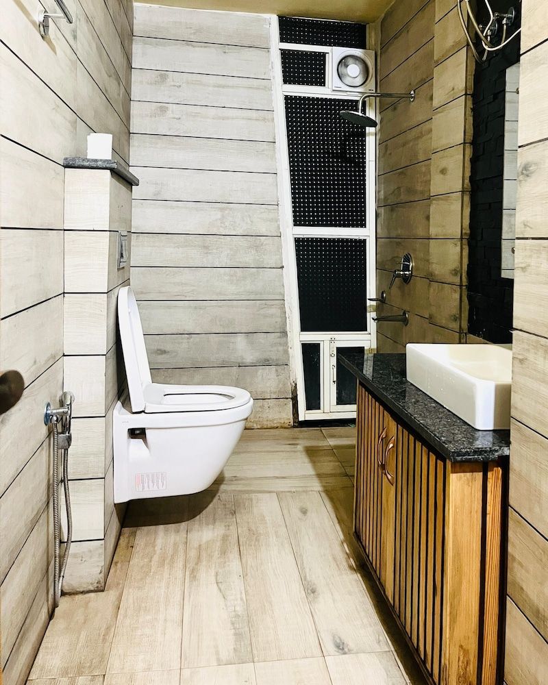 Diva Nest I Luxury I 1BHK I Homestay Basic Apartment, 1 Double Bed with Sofa bed, Mountain View 4