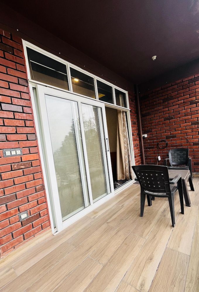 Diva Nest I Luxury I 1BHK I Homestay Basic Apartment, 1 Double Bed with Sofa bed, Mountain View 3