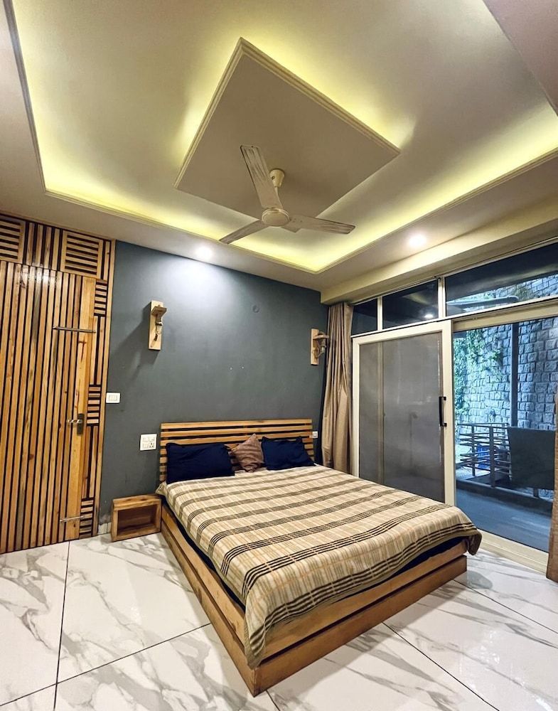 Diva Nest I Luxury I 1BHK I Homestay Basic Apartment, 1 Double Bed with Sofa bed, Mountain View 2