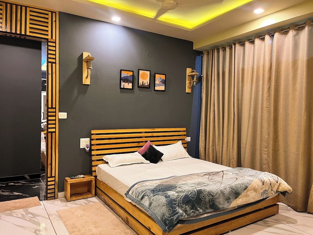 Diva Nest I Luxury I 1BHK I Homestay Basic Apartment, 1 Double Bed with Sofa bed, Mountain View