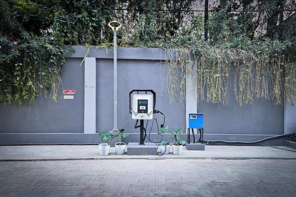 Electric vehicle charging station