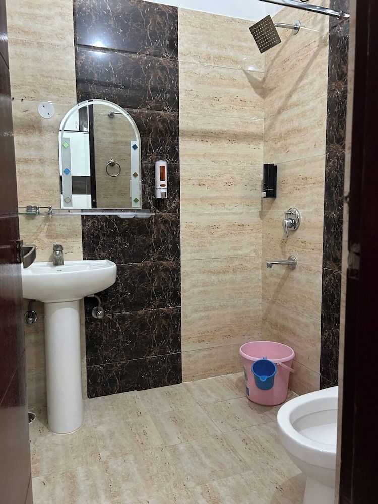 Entire 3bhk Luxury Flat in Zirakpur-panchkula-chandigarh-mohali, Punjab, India Apartment, 3 Bedrooms, Accessible, Smoking 13