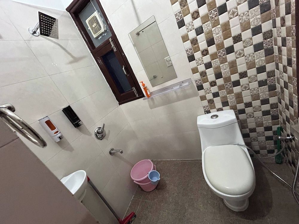 Entire 3bhk Luxury Flat in Zirakpur-panchkula-chandigarh-mohali, Punjab, India Apartment, 3 Bedrooms, Accessible, Smoking 16