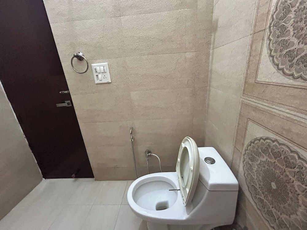 Entire 3bhk Luxury Flat in Zirakpur-panchkula-chandigarh-mohali, Punjab, India Apartment, 3 Bedrooms, Accessible, Smoking 17