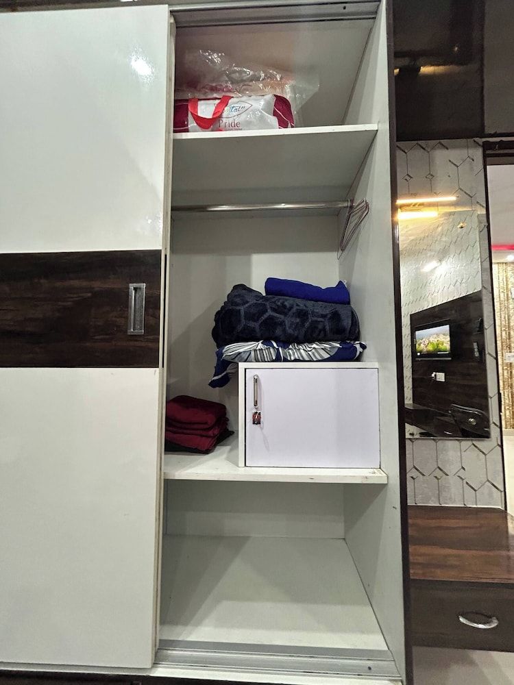 Entire 3bhk Luxury Flat in Zirakpur-panchkula-chandigarh-mohali, Punjab, India Apartment, 3 Bedrooms, Accessible, Smoking 36