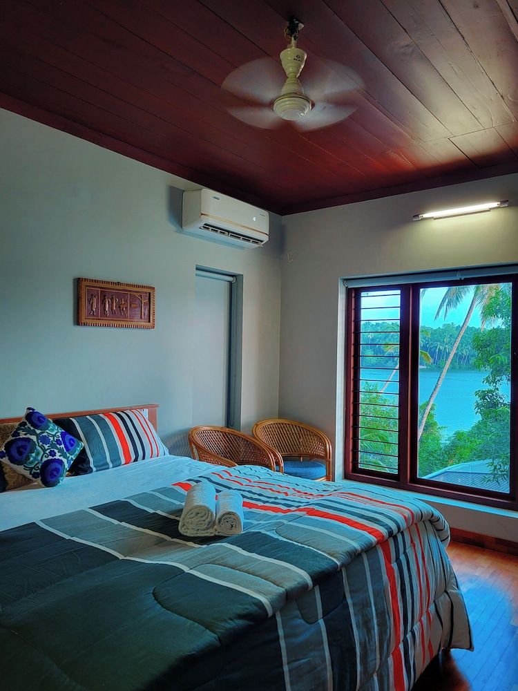 Deluxe Room, 1 King Bed, Balcony, River View