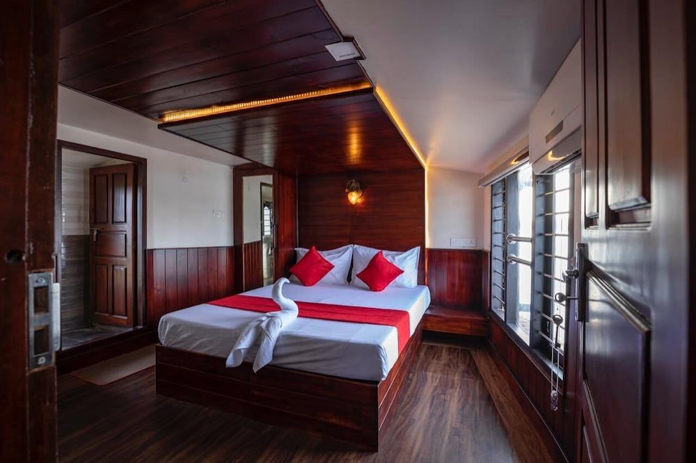 Royal Boathouse Deluxe Double Room, Balcony, Lake View