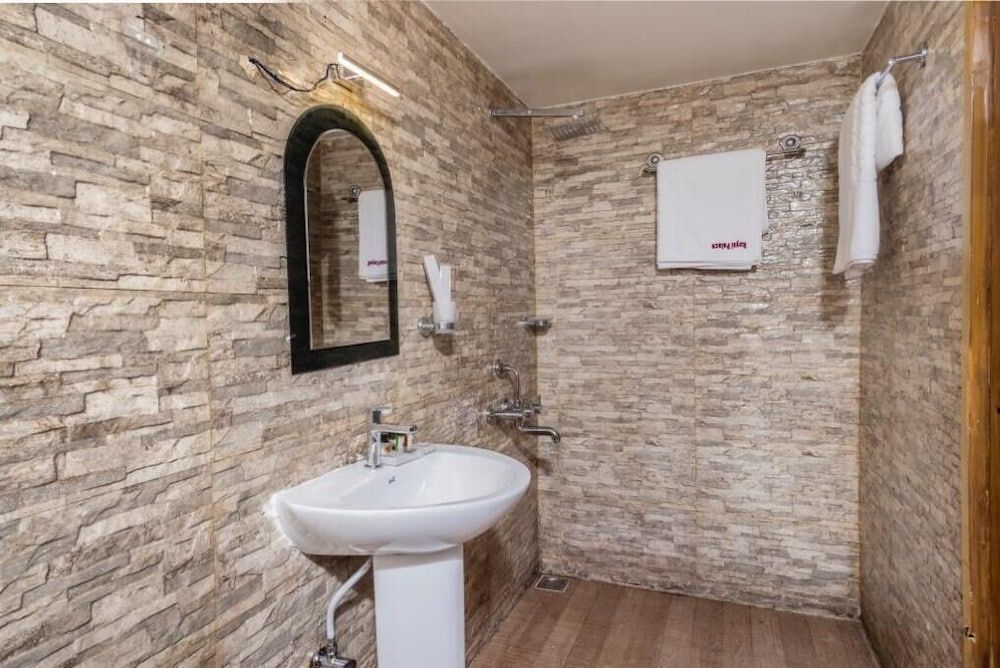 Royal Boathouse Deluxe Double Room, Balcony, Lake View 2