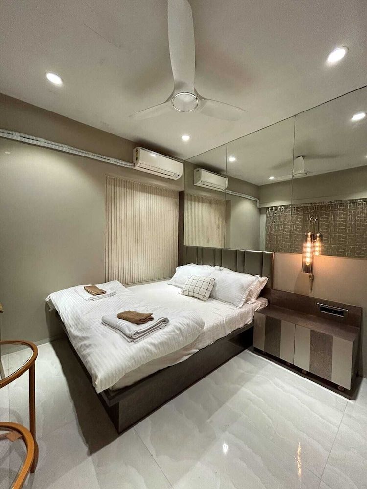Downtown 2 BHK Apartment with 2 bunk beds, 1501