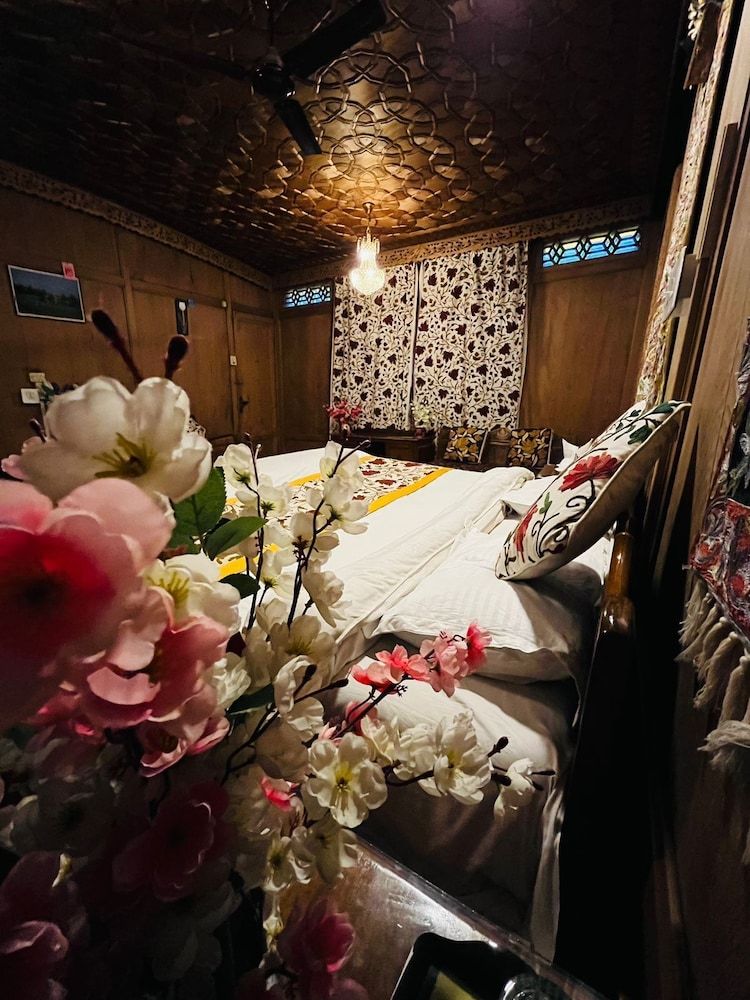 New Alzira Heritage Group of Houseboats Deluxe Double Room 10