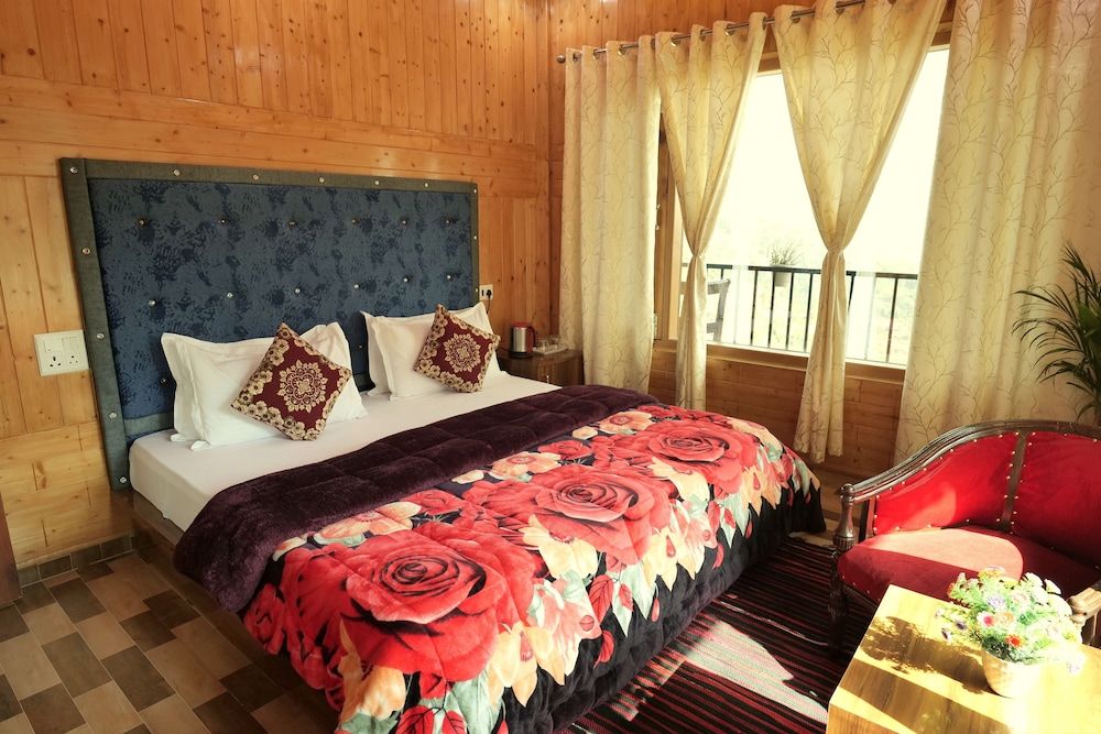 Aarambh - By Shivaneel Hospitality Luxury Villa, 5 Bedrooms, Mountain View 3