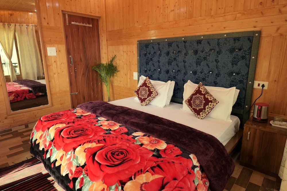 Aarambh - By Shivaneel Hospitality Luxury Villa, 5 Bedrooms, Mountain View 2