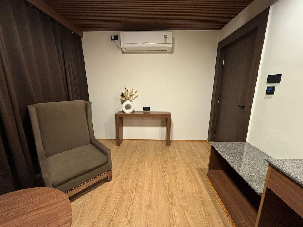 The Magnolia Srinagar Deluxe Apartment 9