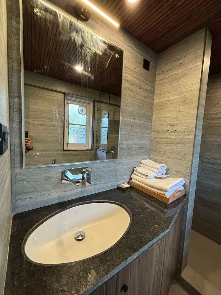 The Magnolia Srinagar Deluxe Apartment 5