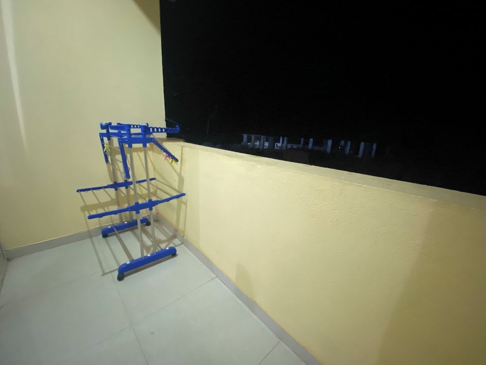 Side Image 2