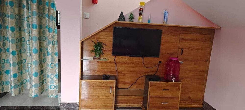 PPH Living Thulasiraman's Home Stay Economy Double Room 11