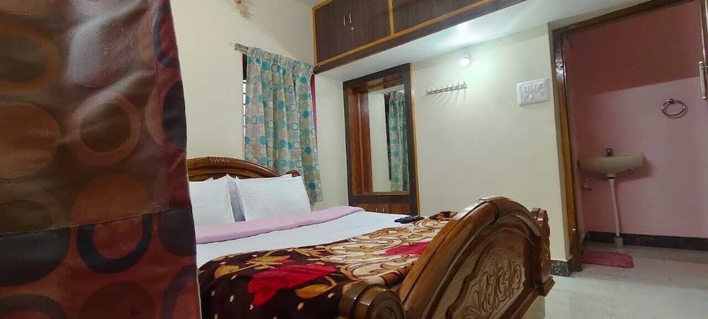 PPH Living Thulasiraman's Home Stay Economy Double Room 9