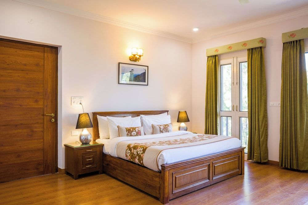 Alaya Stays Captains Nest 3 BHK Retreat With Garden & Scenic Views Luxury Room, Balcony, Hill View 6