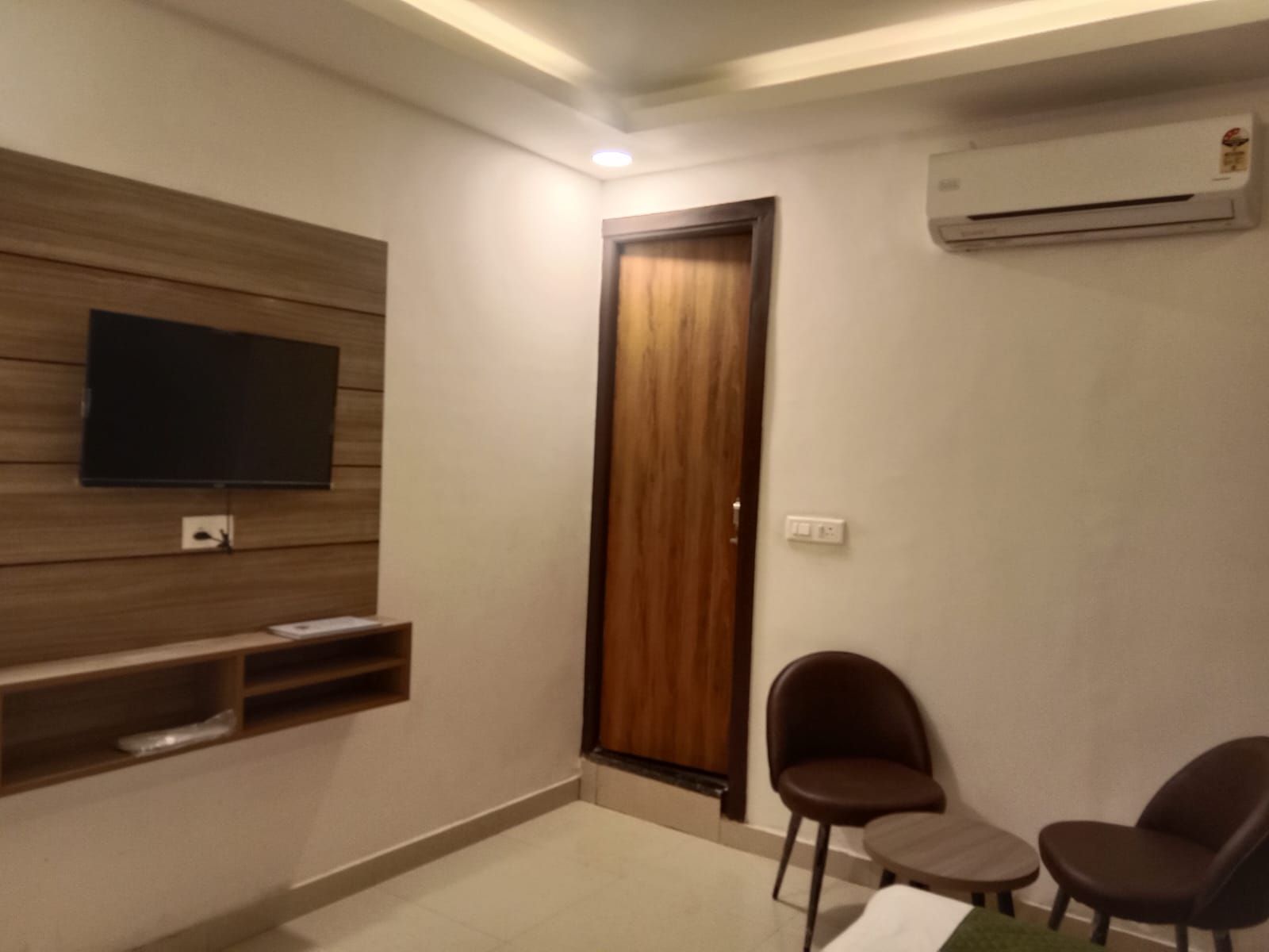 Deluxe City View Twin Room