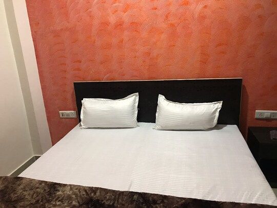 THE CITY SIDE HOTEL Deluxe Room 4