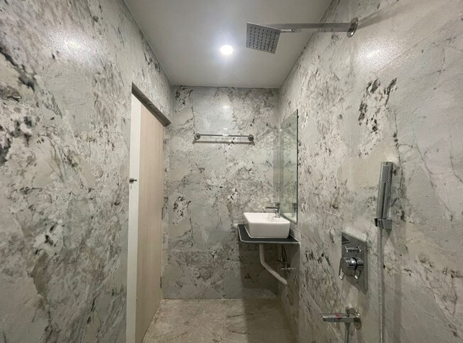 Parth King Resort Tarapith Deluxe Room With Balcony 3