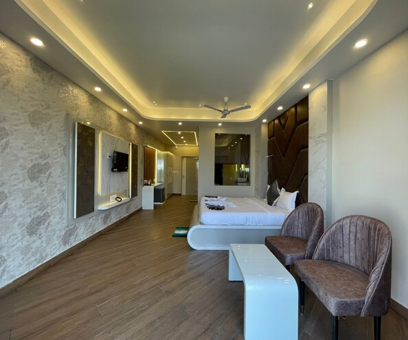 Parth King Resort Tarapith Premium Room With Bathtub and Balcony 2
