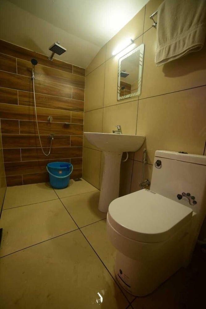 Private Houseboat Deluxe Double Room 17