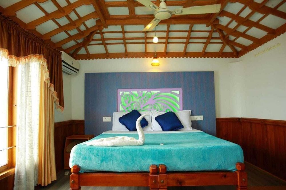 Private Houseboat Deluxe Double Room 9