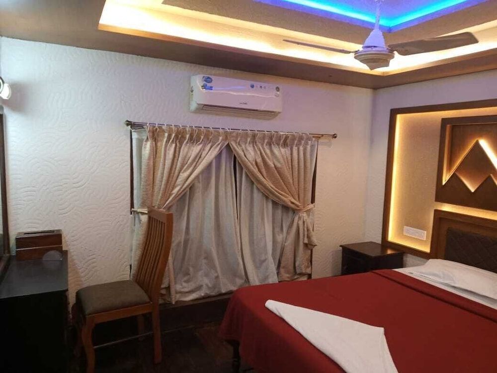 Private Houseboat Deluxe Double Room 18