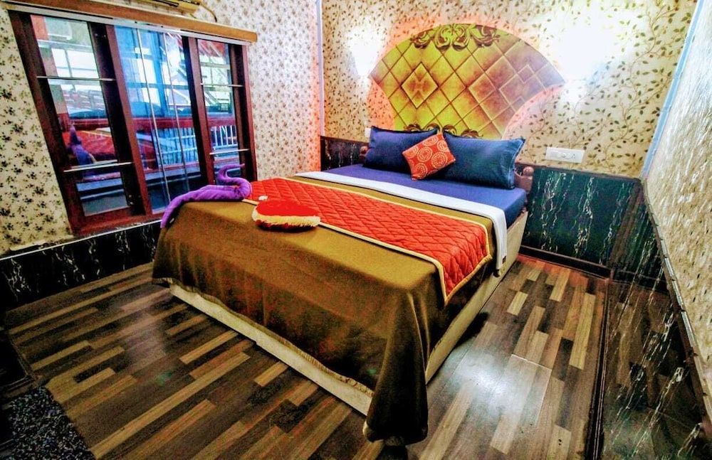 Private Houseboat Deluxe Double Room 14