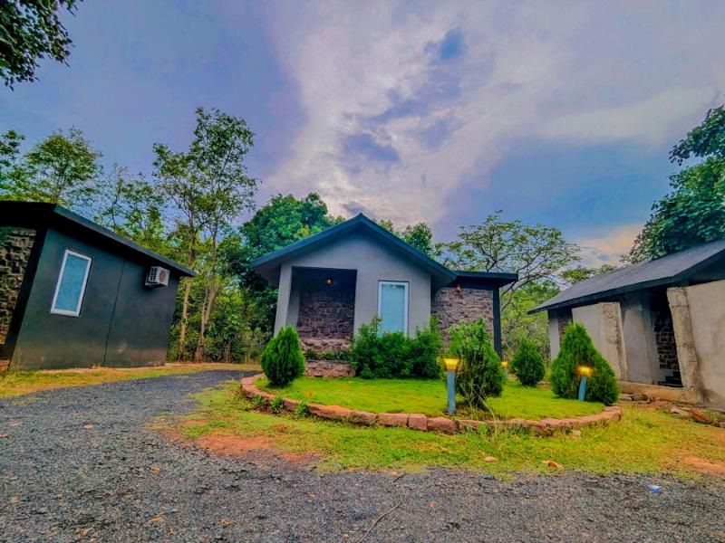 Syna Jungle Resort,Shahdar Luxury Cottage 8