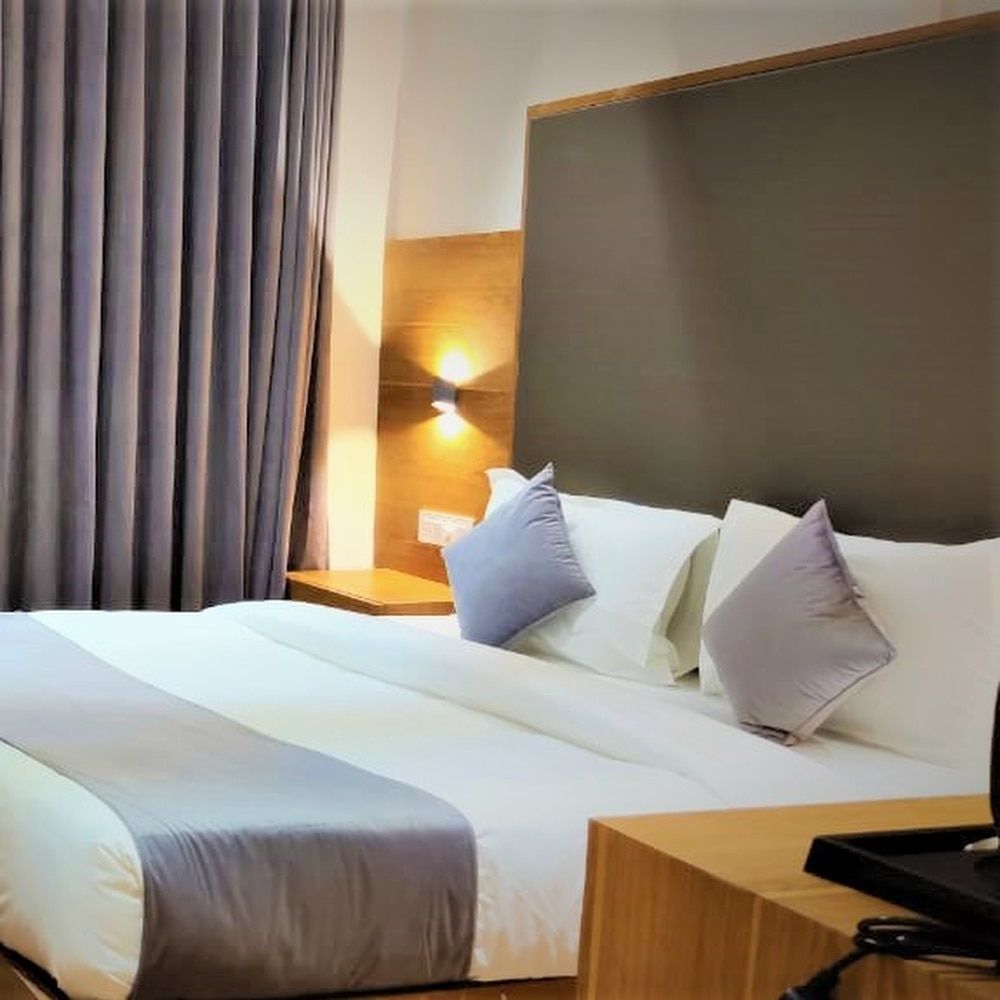 Golden Oasis Hotel Becharaji Family 4 Bed Deluxe Room 2