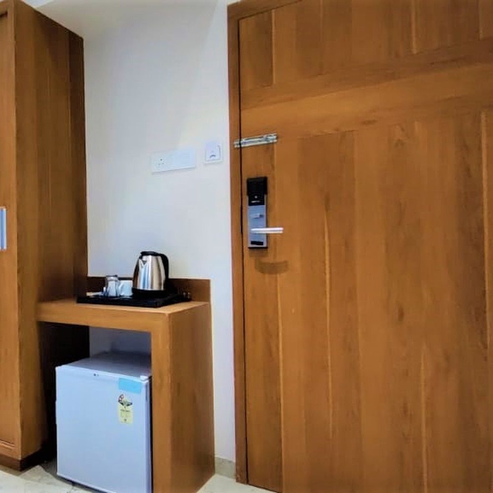 Golden Oasis Hotel Becharaji Family 4 Bed Deluxe Room 3