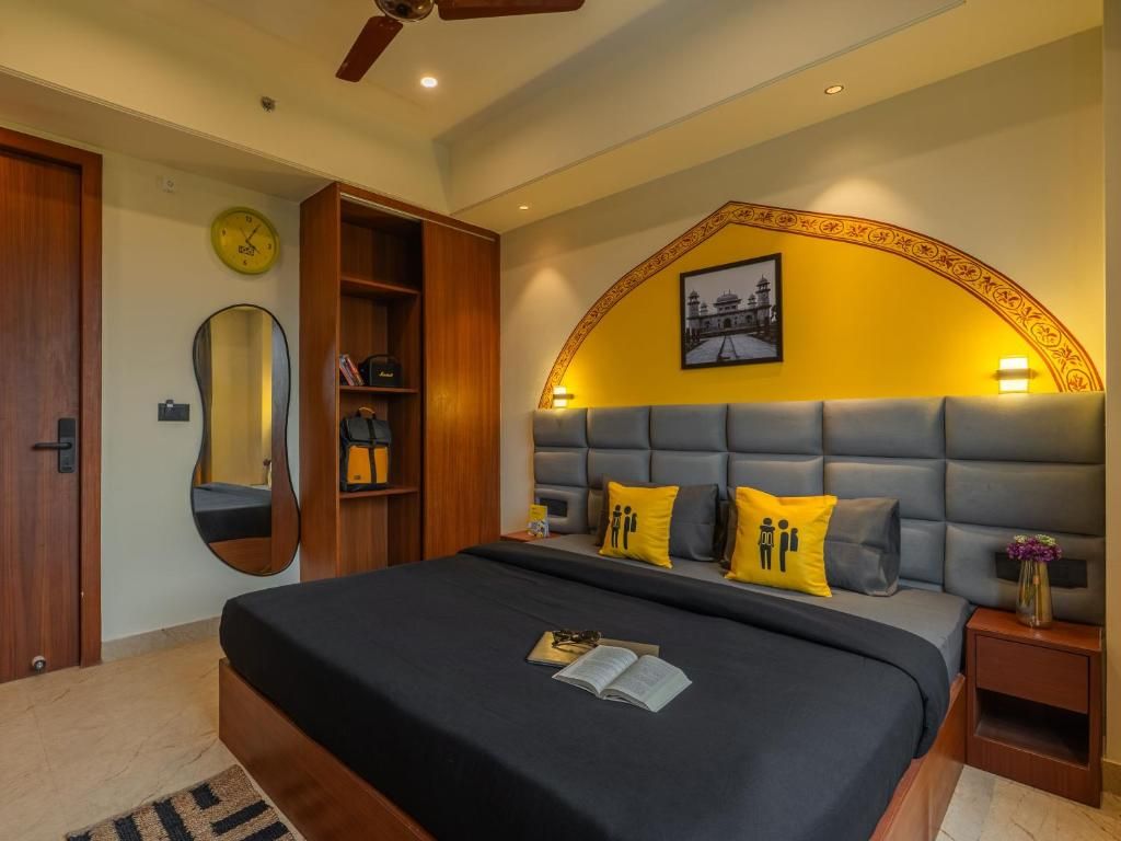 Bed in 6 Bed Mixed Dormitory with City View	