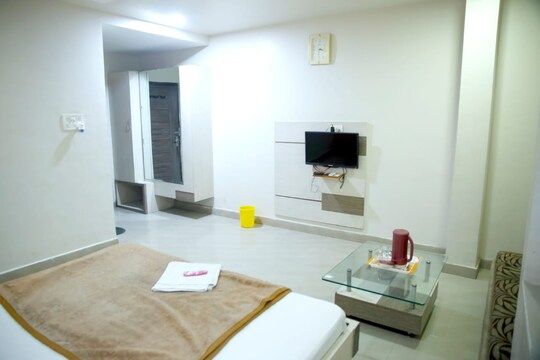 Hotel Trimurty Inn Superior NON AC