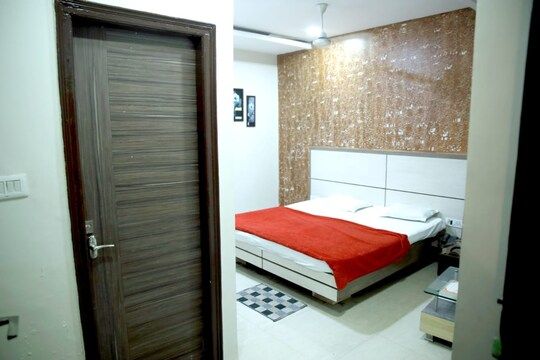 Hotel Trimurty Inn Superior NON AC 2