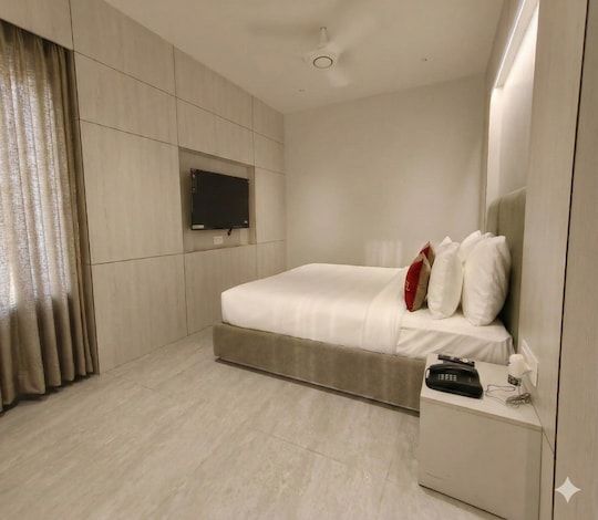  Aceotel Premier Ujjayanta Ace Deluxe Room 2